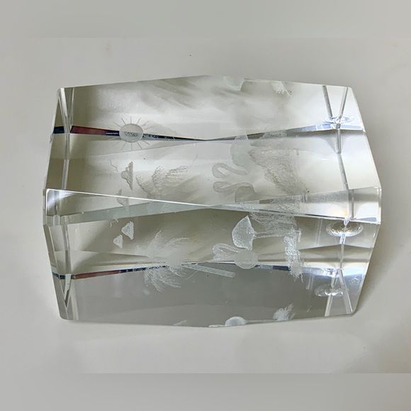 Solid Lead Crystal Laser Etched 3D Holographic Tropical Beach Scene Paperweight - Picture 11 of 16